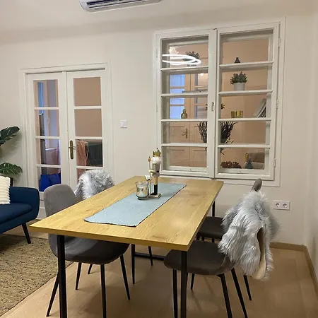 Tagas Csaladoknak Apartment *