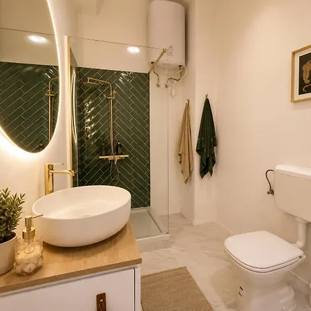 Tagas Csaladoknak Apartment *