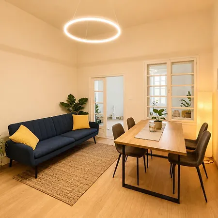 Tagas Csaladoknak Apartment